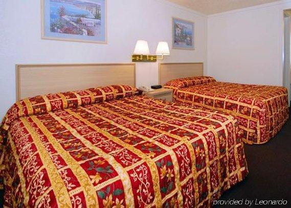 Austin Town Inn Austintown Room photo